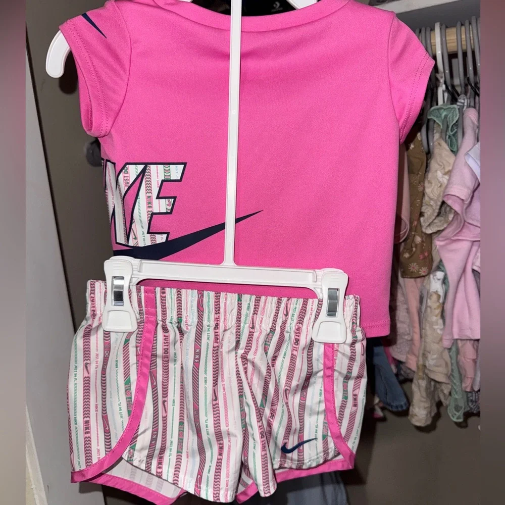 Nike Toddler Set - Picture 2 of 2